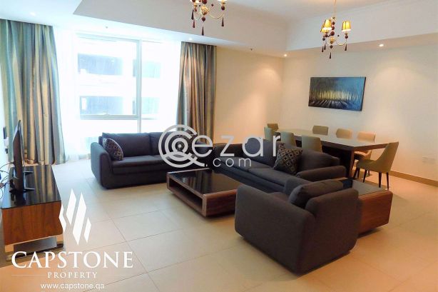 Fully-furnished 3BR plus 1 Maid's Room Apartment in West Bay - صورة %index%