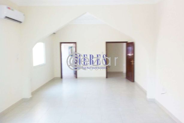 3 Bedroom Compound Villa in Abu Hamour - صورة %index%