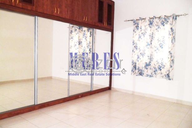 5 Bedroom Villa in A Compound in Muraikh - صورة %index%