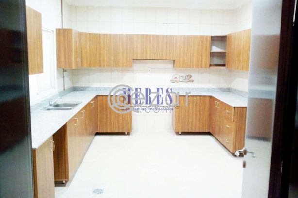 5 Bedroom Villa in a Compound in Abu Hamour photo %index%