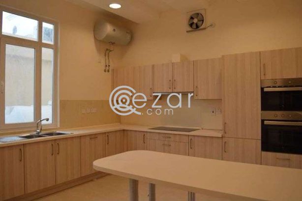 6 bedrooms Villa for rent - صورة %index%