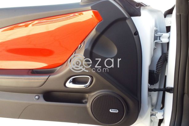 Camaro ss white with orange/red stripes Still under warranty. - صورة 5