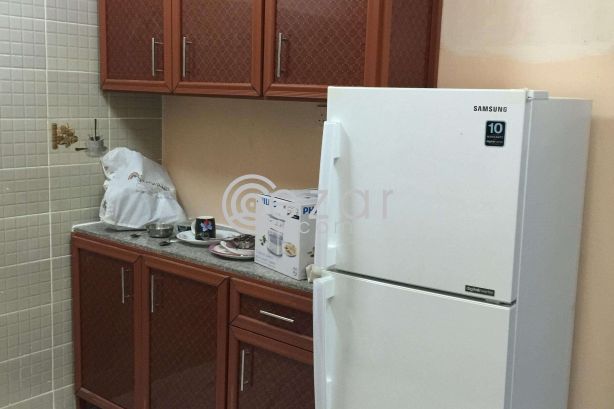 Fully furnished Bedroom with sharing bathroom in Najma only Indians photo 1