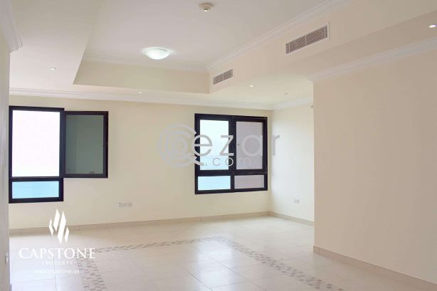 Semi Furnished Studio Apt at Porto Arabia + Breathtaking Sea View - صورة %index%