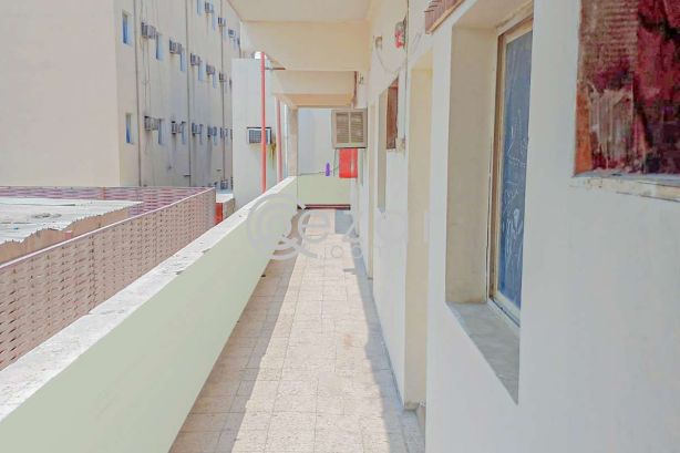 Well Maintained Labor camp for rent in Industrial area (Including Kharamaa). - صورة %index%