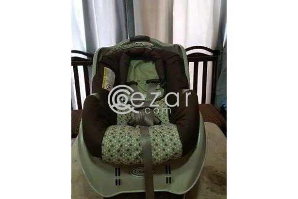 Graco pram + base + car seat photo 2