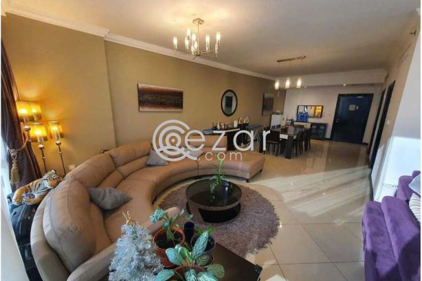 En-Suite Room at Beverly Hills Tower photo 2