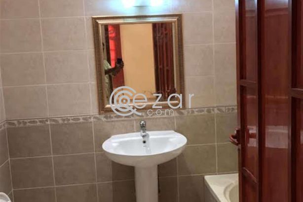 FOR EXECUTIVE BACHELORS...VERY NICE UNFURNISHED SPACIOUS 7 BEDROOM + STAND ALONE VILLA AT WAKRAH AND DUHAIL - صورة %index%