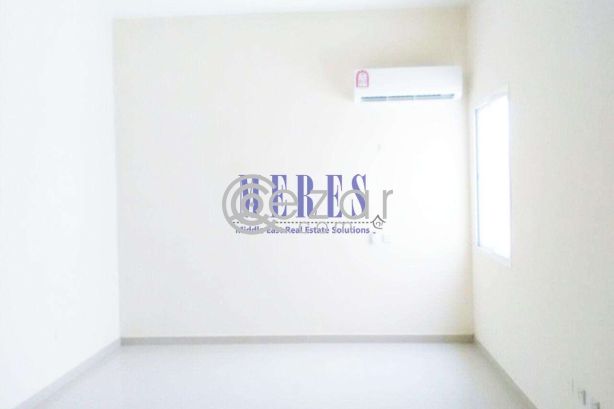 Brand New 3 Bedroom Villa in Aziziyah - صورة %index%