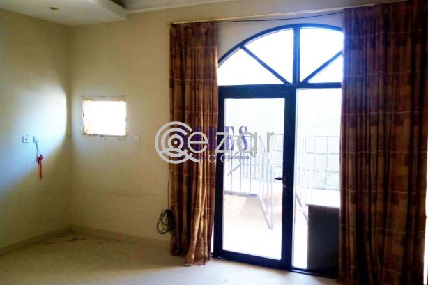 5 Bedroom Villa in Mamoura - صورة %index%