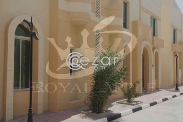 Brand New Ex-Bachelor 7 Bedroom 5 Bathroom Semi-furnished Compound Villa in Ain Khalid Near Ain Khalid Gate - صورة %index%