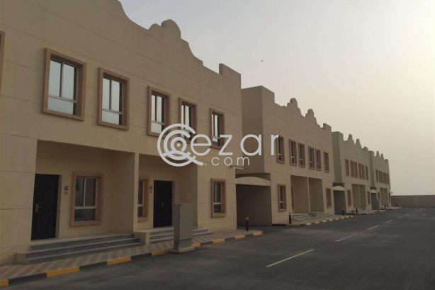 For Rent new villa inside the compound in Umm Salal Mohamed near Safari - صورة %index%