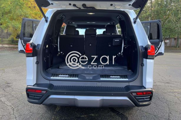 For Sale Used 2022 Lexus LX 600 Premium - صورة 4