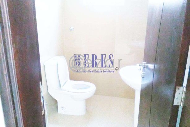 Brand New 3 Bedroom Villa in Aziziyah - صورة %index%