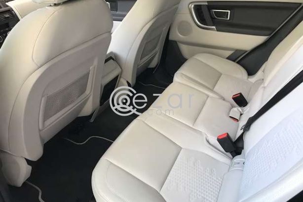 2016 Land Rover Discovery Sport SE photo 3