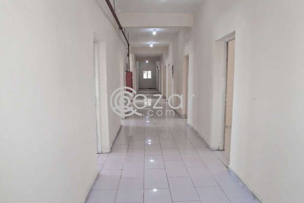 Well Maintained Labor camp for rent in Industrial area (Including Kharamaa). - صورة %index%
