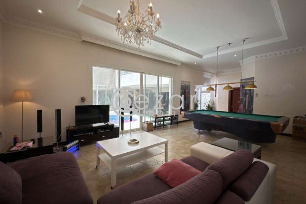 F/F Master room in private West Bay Villa - صورة %index%