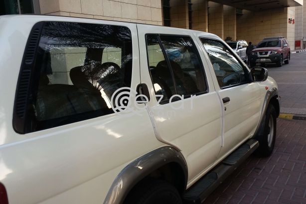 Nissan Pathfinder in Good Condition photo 4