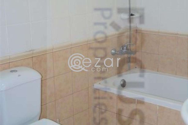 VERY SPACIOUS 6BHK UNFURNISHED STAND ALONE VILLA IN GHARAFFA - صورة %index%