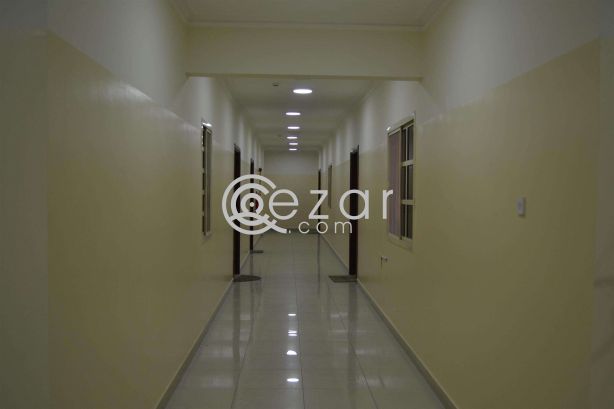 Semi furnished 2 bedrooms in Bin Mahmoud - صورة %index%