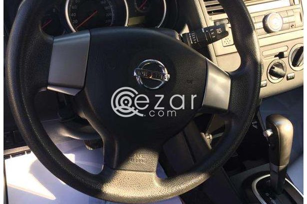 2011 Nissan Tiida Hatch Back photo 3