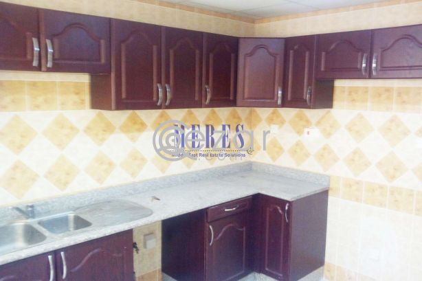 5 Bedroom Compound Villa in Abu Hamour - صورة %index%