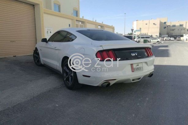 Ford Mustang GT - صورة 2