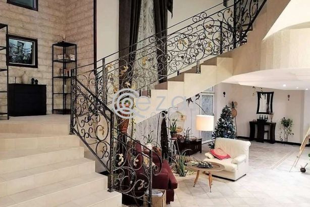 Master room for Western expat at F/F deluxe West Bay villa - صورة %index%