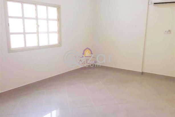 Semi furnished 2 bedrooms in Bin Mahmoud - صورة %index%