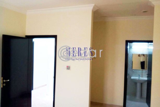 5 Bedroom Villa in a Compound in Abu Hamour photo %index%