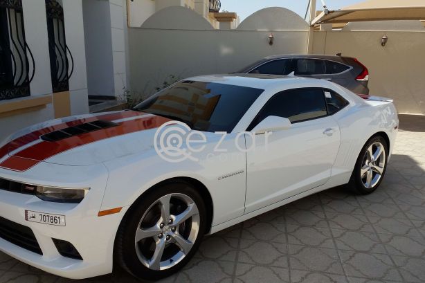 Camaro ss white with orange/red stripes Still under warranty. - صورة 1