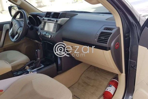 Toyota Prado 2015 it's V6 full option with sun roof. - صورة 2