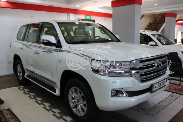 NEW - Land cruiser VXR Model 2017 photo 1