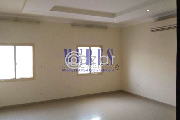 3 Bedroom Semi Furnished Compound Villa in Muaither - صورة %index%