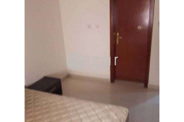 للأجار في منطقة السد عند الرويال بلازا. 30 شقة جديدة مفروشة فرش كامل (جديد) متكونة من عدد 2 غرف 1 صا photo %index%