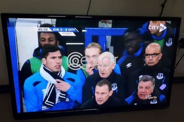 LG 50 inches with box and stand photo 3