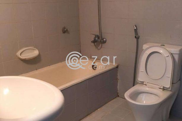 ROOM AVAILABLE FOR EXCUTIVE BECHELOR IN FLAT ( NO COMMISSION) photo 3