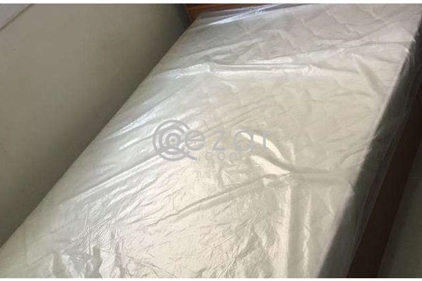 Queen size bed with matteress photo 1