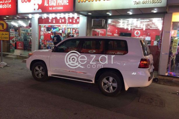 LAND CRUISER FOR RENT photo 1