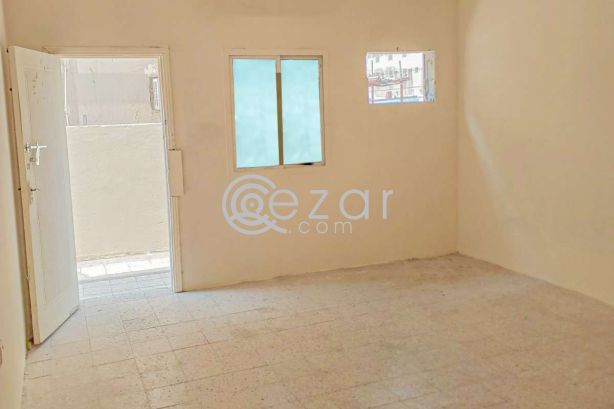Well Maintained Labor camp for rent in Industrial area (Including Kharamaa). - صورة %index%