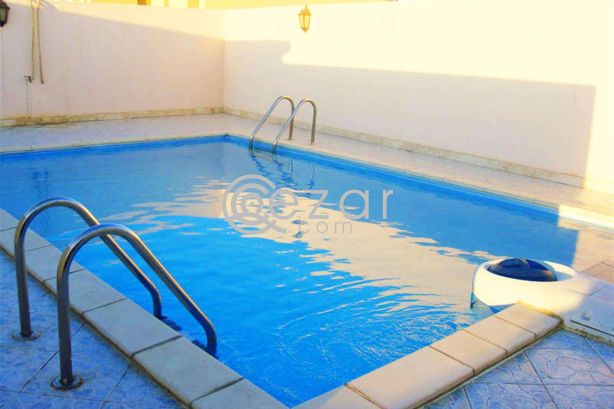 Semi furnished 2 bedrooms in Bin Mahmoud - صورة %index%