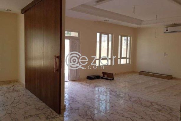 6 bedrooms Villa for rent - صورة %index%