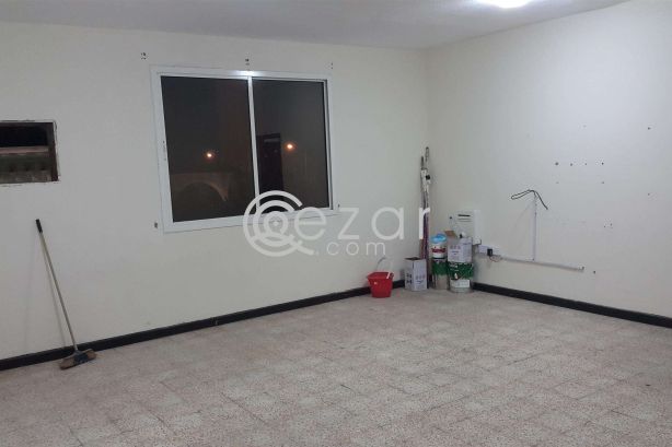 SPACIOUS 2 BEDROOM HALL APARTMENT IN NAJMA C RING ROAD - صورة %index%