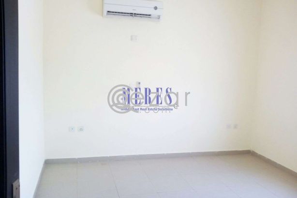 7 Bedroom Compound Villa in Ain Khaled - صورة %index%