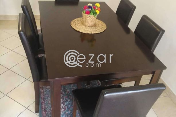 Dining table with 6 leather chairs photo 3