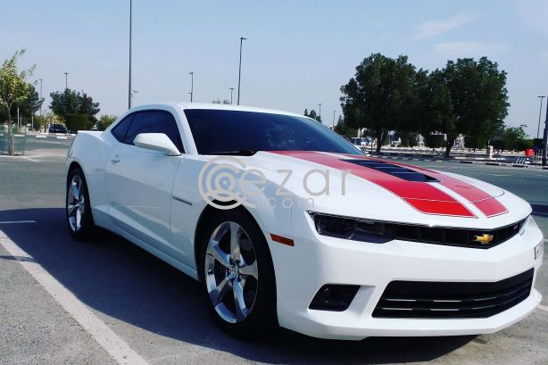 Camaro ss white with orange/red stripes Still under warranty. - صورة 4