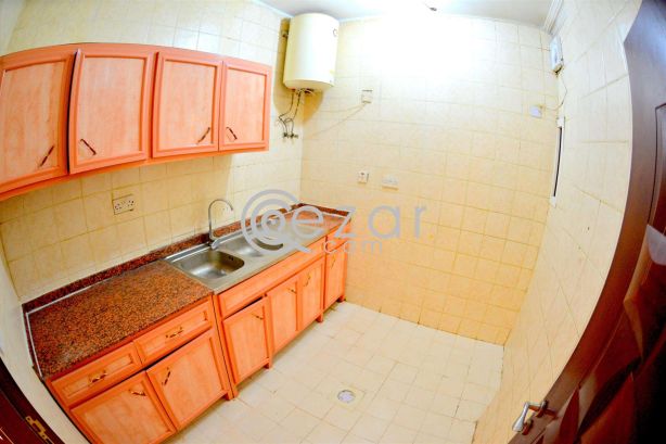 Unfurnished 2- Bedroom Apartment for Bachelors: Mughalina - صورة %index%