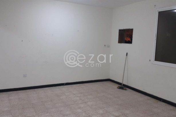 SPACIOUS 2 BEDROOM HALL APARTMENT IN NAJMA C RING ROAD - صورة %index%