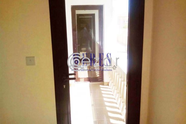 5 Bedroom Compound Villa in Muraikh - صورة %index%