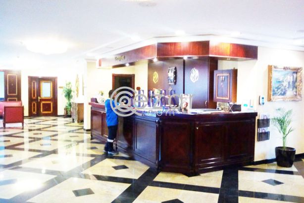 5 Bedroom Compound Villa in Abu Hamour - صورة %index%